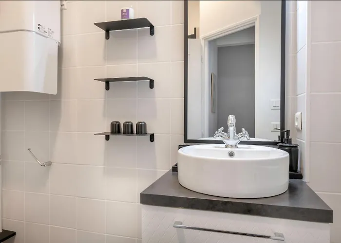 Bright In The Heart Of * Nantes